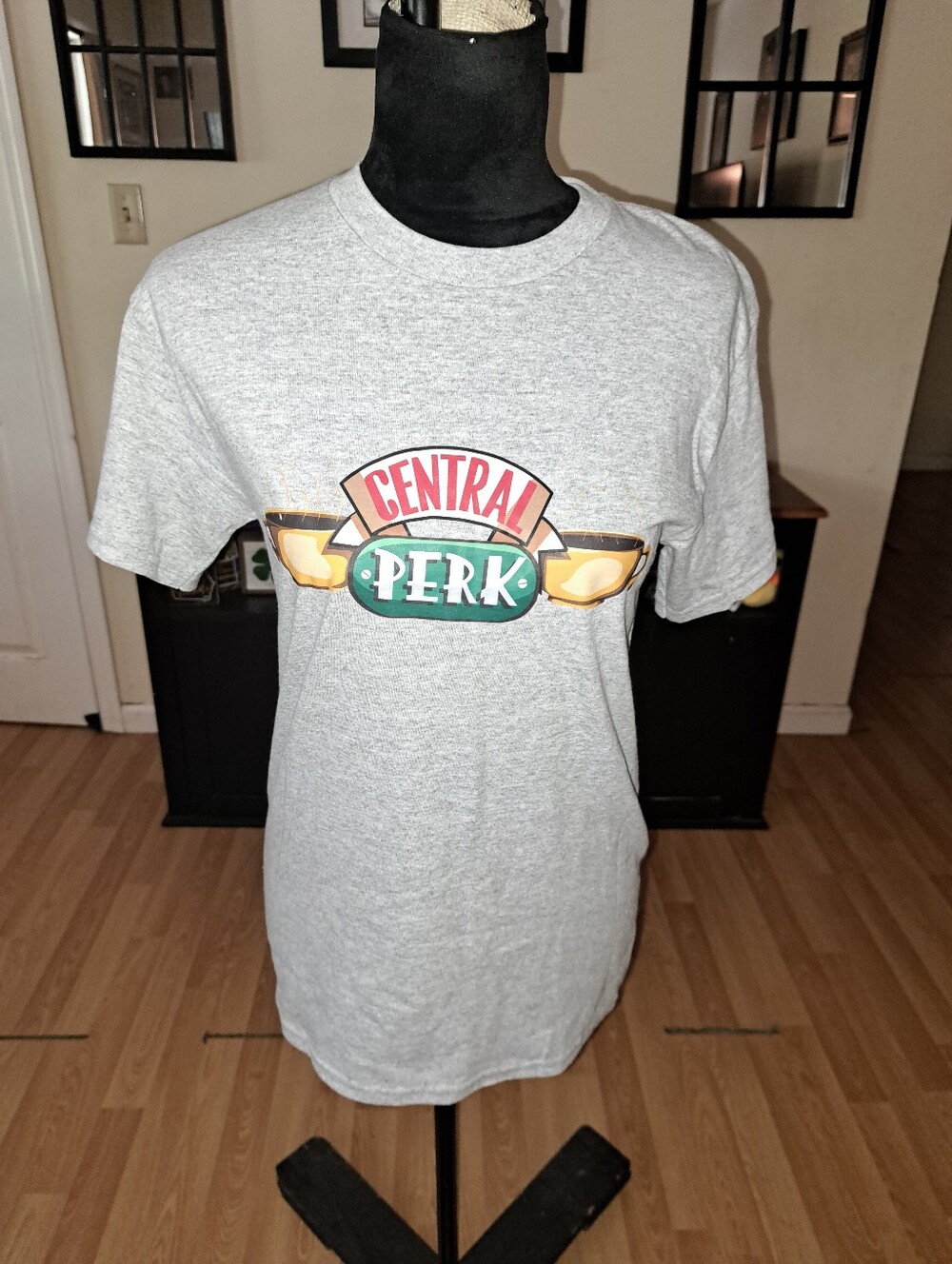 New Small Central Perk Friends Grey Short Sleeve Crew Neck Pullover Tee Tshirt